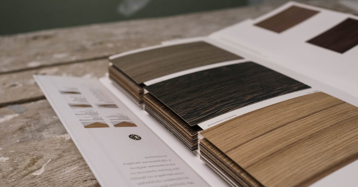 Anasayfa Collection of wood veneer samples displayed on a rustic wooden table indoors.